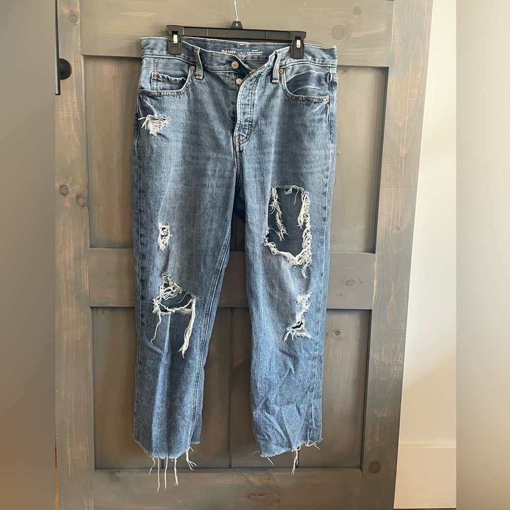 Old Navy
 slouchy HighRise distressed jeans 
Size 8